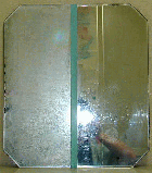 うろこで白く汚れた鏡を右側半分だけ除去